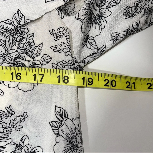 Maurices White & Black Floral Print Ruffle Off the Shoulder Top Medium Women’s - Picture 8 of 12